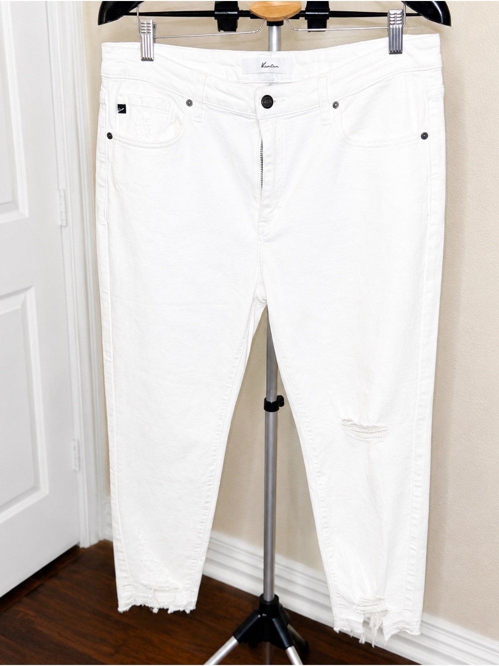 KanCan White Cropped Slim Straight Jeans